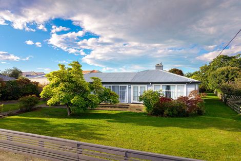 Photo of property in 15 Rugby Street, Waimate, 7924