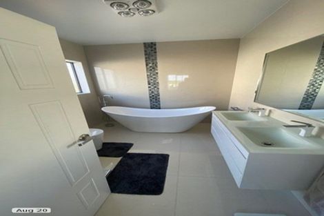 Photo of property in 70 Headland Drive, Long Bay, Auckland, 0630