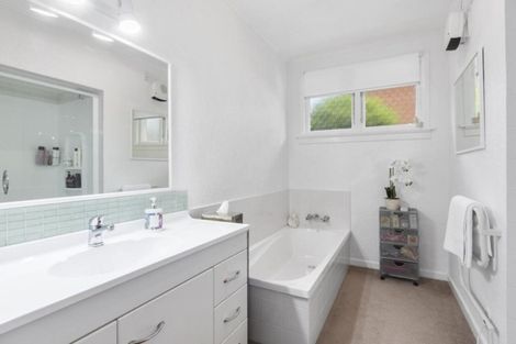 Photo of property in 66 Pioneer Crescent, Helensburgh, Dunedin, 9010