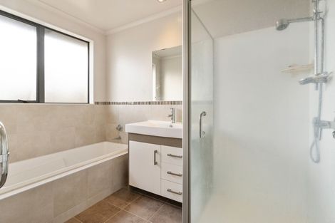 Photo of property in 33 The Track, Takanini, 2112