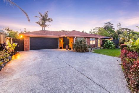 Photo of property in 14 Norman Close, The Gardens, Auckland, 2105