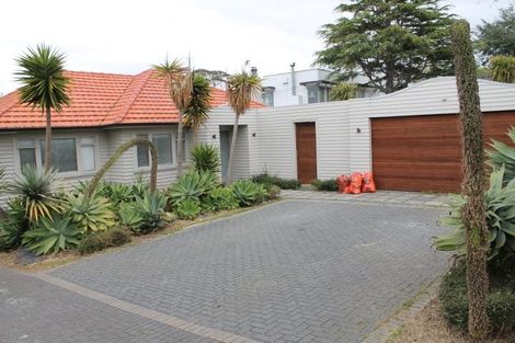 Photo of property in 92 Shakespeare Road, Milford, Auckland, 0620