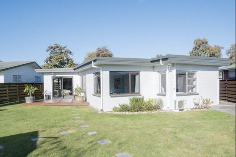 Photo of property in 15 Raglan Avenue, Cloverlea, Palmerston North, 4412