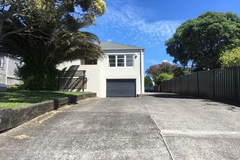 Photo of property in 97 Awaroa Road, Sunnyvale, Auckland, 0612
