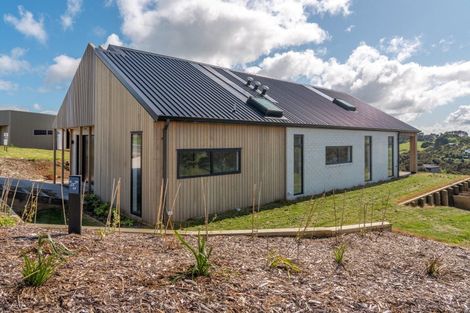 Photo of property in 11 Kapokapowai Street, Raglan, 3225