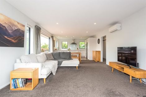Photo of property in 86 Avondale Road, Avondale, Christchurch, 8061