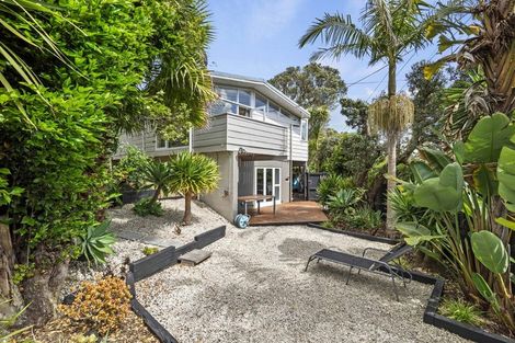 Photo of property in 2 Lyons Avenue, Murrays Bay, Auckland, 0630