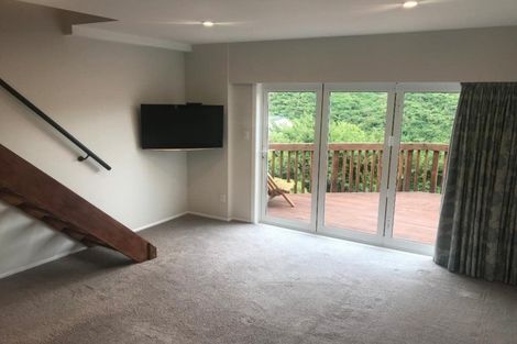 Photo of property in 2/49 Mandalay Terrace, Khandallah, Wellington, 6035