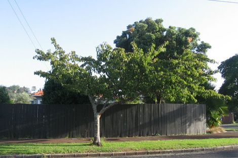 Photo of property in 77 Tahapa Crescent, Meadowbank, Auckland, 1072