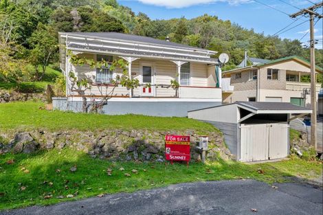 Photo of property in 15 Milton Terrace, Picton, 7220