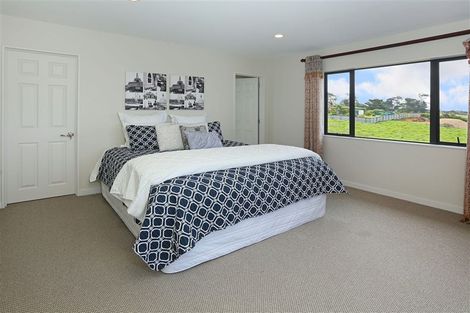 Photo of property in 97 Lake Panorama Drive, Henderson Valley, Auckland, 0612