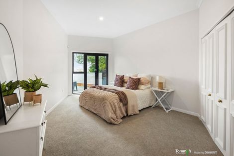 Photo of property in 2/25 Thane Road, Roseneath, Wellington, 6011