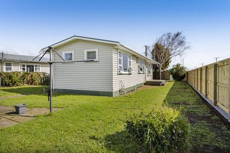 Photo of property in 27 Reid Avenue, Hawera, 4610