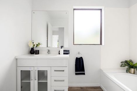 Photo of property in 32 Cromwell Drive, Fitzroy, Hamilton, 3206