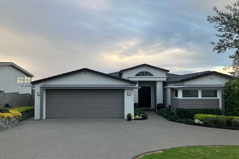 Photo of property in 136 Bleakhouse Road, Mellons Bay, Auckland, 2014