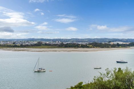 Photo of property in 32 Brigantine Drive, Beach Haven, Auckland, 0626
