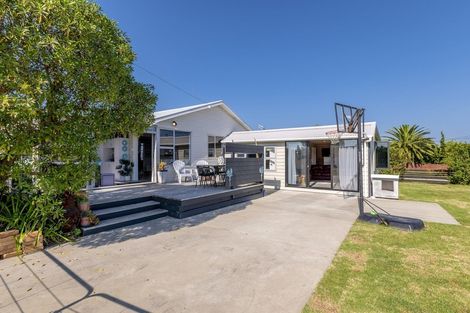 Photo of property in 8 Linklater Avenue, Foxton Beach, Foxton, 4815
