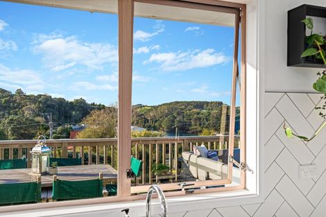 Photo of property in 18 Harbour View Road, Leigh, 0985