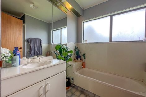 Photo of property in 12 Darlington Street, Ngatea, 3503