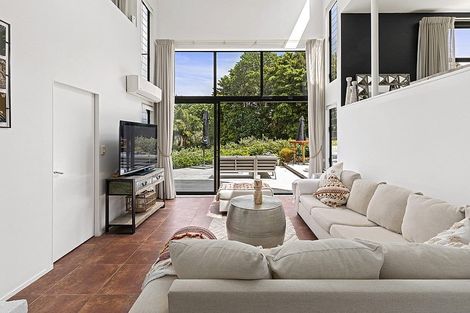 Photo of property in 31 Waipuia Place, Greenhithe, Auckland, 0632