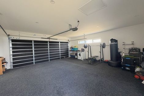 Photo of property in 37 Boeing Way, Newlands, Wellington, 6037