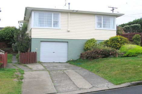 Photo of property in 3a Kinapori Terrace, Newlands, Wellington, 6037