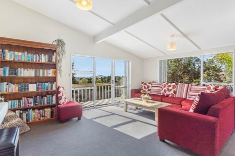 Photo of property in 1/5 Glenvale Place, Totara Vale, Auckland, 0629