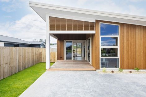 Photo of property in 23 Allan Avenue, Lytton West, 4071