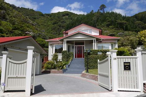 Photo of property in 39 Rona Street, Eastbourne, Lower Hutt, 5013