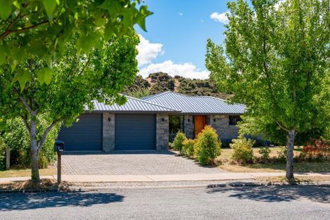 Photo of property in 2 Sherwin Avenue, Albert Town, Wanaka, 9305