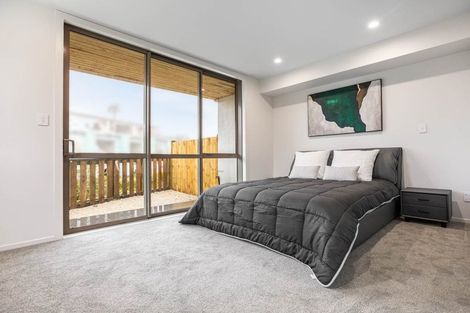 Photo of property in 1/10 Vinifera Place, Fairview Heights, Auckland, 0632