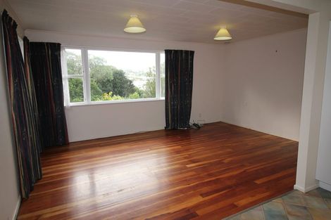 Photo of property in 3 Blandford Way, Newlands, Wellington, 6037