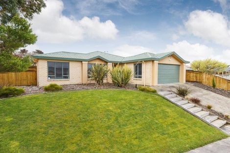 Photo of property in 3 Logan Way, Kelvin Grove, Palmerston North, 4414