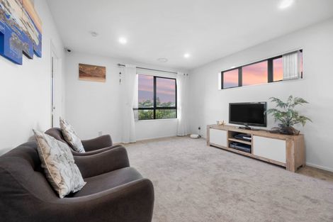 Photo of property in 32 Huarahi Pai Road, Huapai, Kumeu, 0810