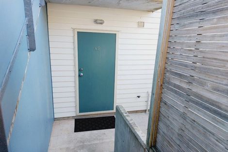 Photo of property in 2a/20 Ian Marwick Place, Birkenhead, Auckland, 0626