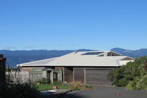 Photo of property in 28 Gurkha Crescent, Khandallah, Wellington, 6035