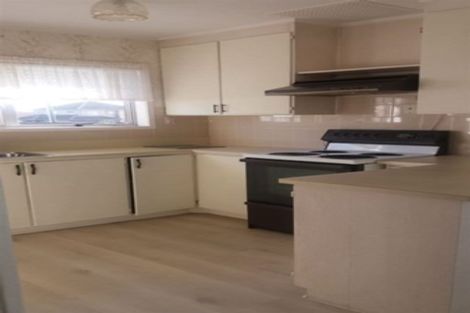 Photo of property in 1/101 Mcleod Road, Te Atatu South, Auckland, 0610