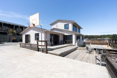 Photo of property in 4 Arataki Grove, Waitarere Beach, Levin, 5510