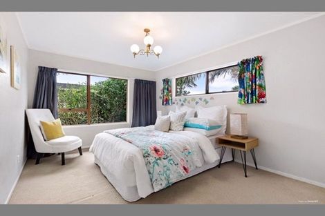 Photo of property in 16 Cobblestone Lane, Hillcrest, Auckland, 0627