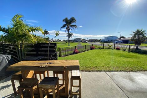 Photo of property in 10 Hoihere Drive, One Tree Point, 0118