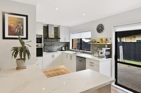 Photo of property in 41 Croftview Road, Wattle Downs, Auckland, 2103