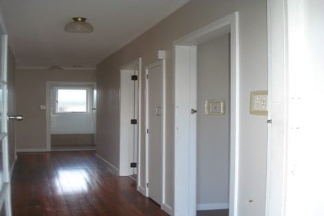 Photo of property in 10 Vera Road, Te Atatu South, Auckland, 0610