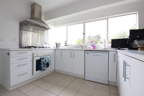 Photo of property in 25 Esther Place, Red Beach, 0932