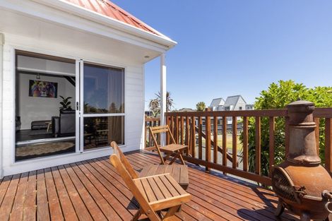 Photo of property in 2 Bermuda Grove, Paraparaumu Beach, Paraparaumu, 5032
