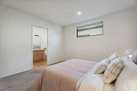 Photo of property in 5 Matakanui Lane, Wanaka, 9305