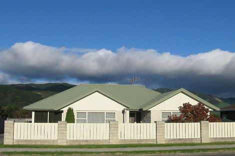 Photo of property in 58 Arawhata Road, Paraparaumu, 5032