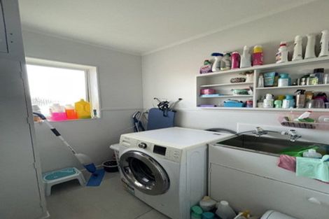 Photo of property in 1/212 Te Atatu Road, Te Atatu South, Auckland, 0610
