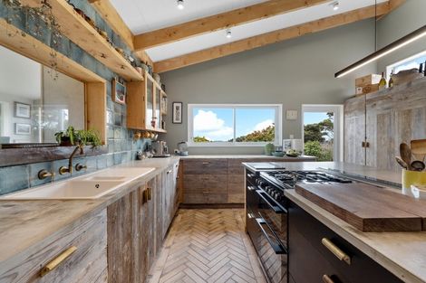 Photo of property in 236 Kiwitahi Road, Helensville, 0875