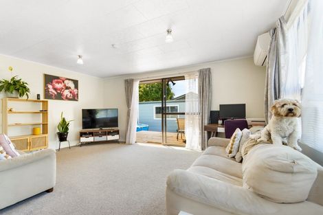 Photo of property in 2/162 Universal Drive, Henderson, Auckland, 0610