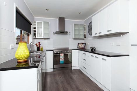 Photo of property in 2/18 Tiri View Place, Waiake, Auckland, 0630